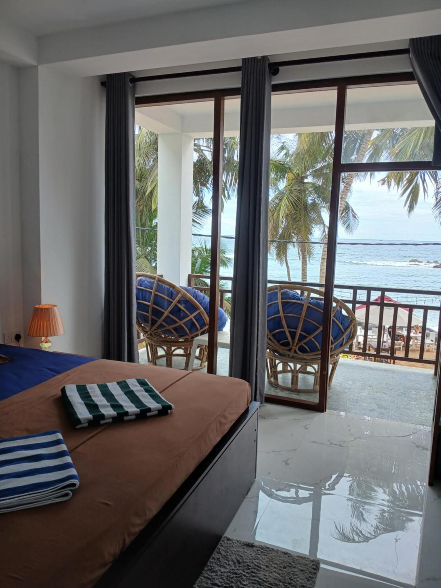 Turtle Beach House Batigama الغرفة الصورة